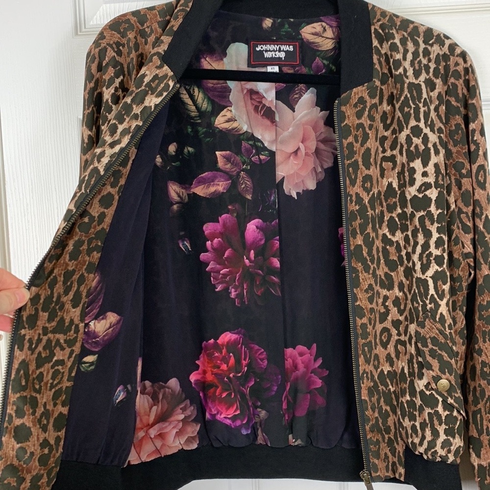 Johnny Was 100% silk leopard bomber jacket sz xs - Picture 6 of 12